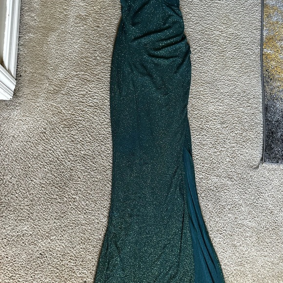 Elegant Green Prom Dress - Picture 1 of 4